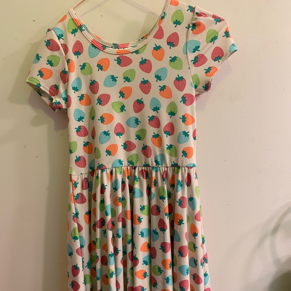 Dot dot smile strawberry cap sleeve dress size 7